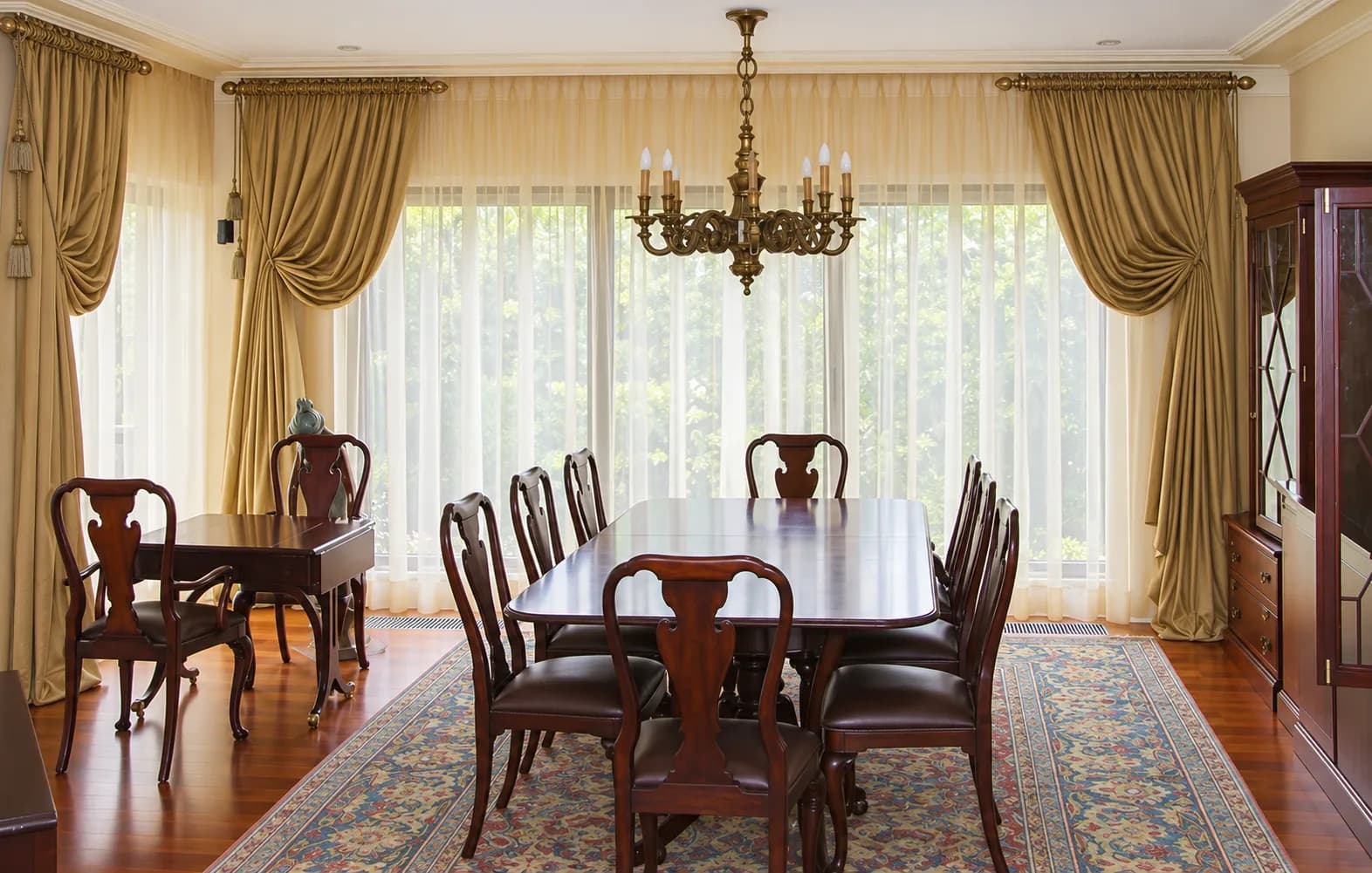 Villa Perde Rustik ve Dökümlü Perde Tasarımı
